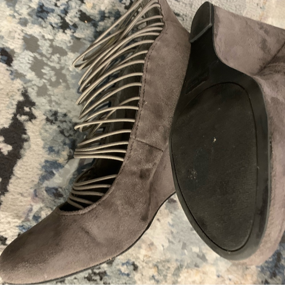 Shoes - Picture 3 of 9